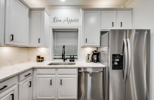 Princeton House | Luxury 5BR Home w/Pool, Spa & Outdoor Kitchen Near Lavon Lake – Princeton TX