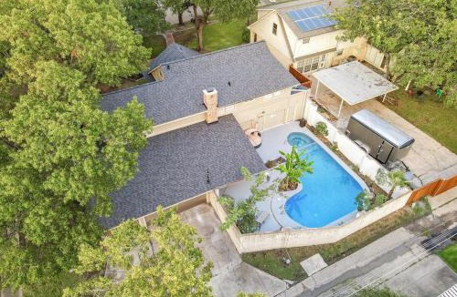Dallas House | Luxury 5BR Home w Pool Cinema and Game Room