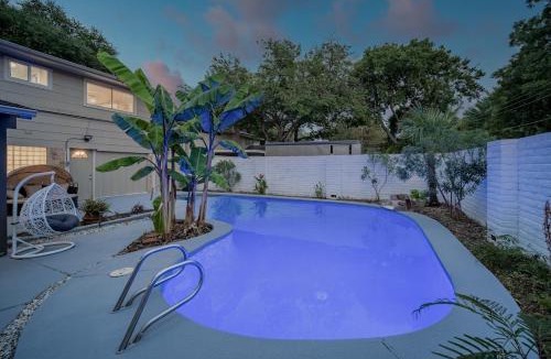 Dallas House | Luxury 5BR Home w Pool Cinema and Game Room