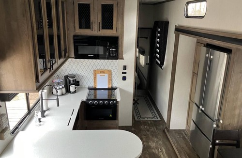 Sallisaw RV Rental | Luxury 5th Wheel