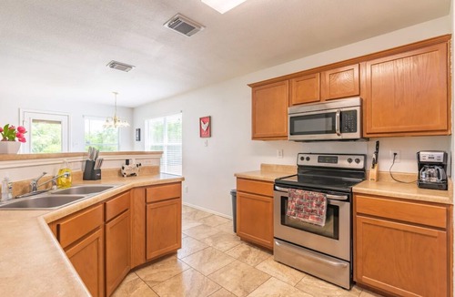 Solana Ridge House | Luxury 6BR home with Game Room & Fire Pit & Mini golf by Lackland AFB & SeaWorld