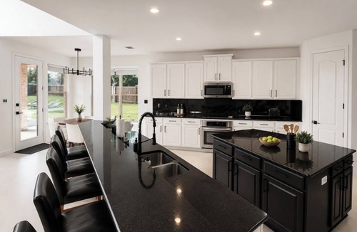 Frisco House | luxury 6br pool home - putting green - gym - sleeps 20