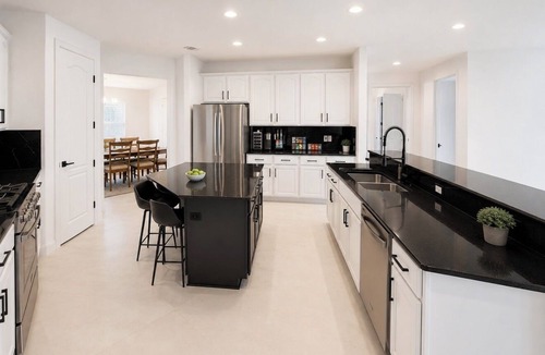 Frisco House | luxury 6br pool home - putting green - gym - sleeps 20