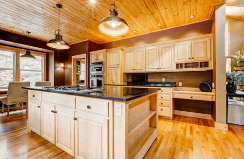 Estes Park House | Luxury and Privacy- A vacation that feels like home!