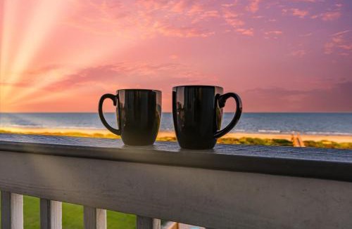 Crystal Beach House | Luxury Beachfront l Sleeps 20, Hot Tub, Pool & Game Room Fun!