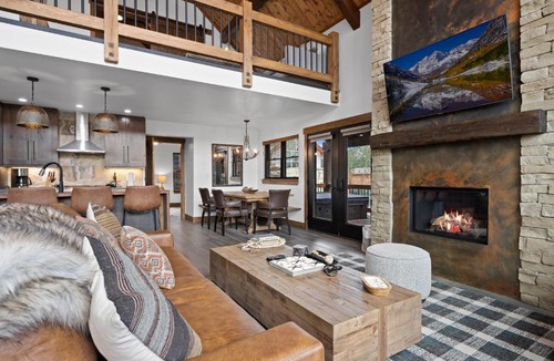 Estes Park House | Luxury Cabin! Fireplace and Jacuzzi!