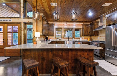 Broken Bow Cabin | Luxury Cabin | Hot Tub, Fireplace, Game room