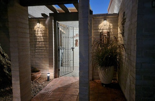 Biggs Field Condo | LUXURY CONDO NEAR SHOPS, I10, RESTAURANTS WITH 4 QUEEN BEDS GREAT VIEW.