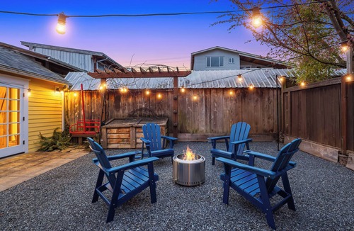 West Woodland House | Luxury Family Retreat! ~ PacMan ~ Peloton ~ DogsOK