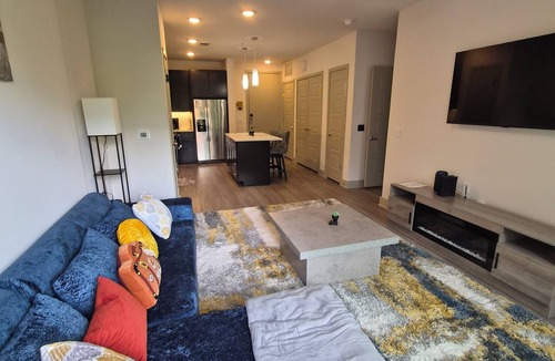Frisco Original Donation Apartment | Luxury Frisco with 2 queen beds sleeps 4 Universal kids resort, MAJOR INTERNATIONAL SPORTING EVENT Stay!
