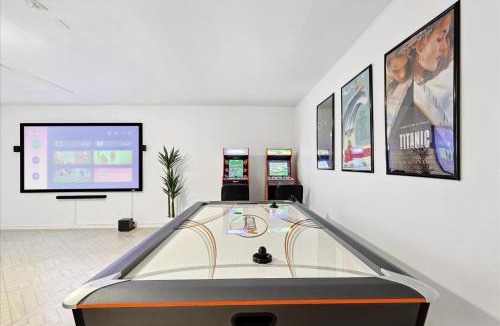 Red Oak House | Luxury Gem in the Forest-Pool&HotTub&Cinema&Games