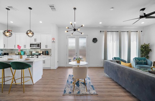 Riverside Terrace House | Luxury Home Near Med Center, Midtown & Downtown
