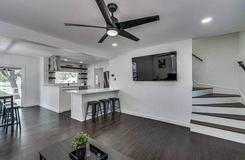 Irving House | Luxury Home w/Volleyball, Golf, & Sports