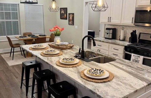Lufkin House | LUXURY IN LUFKIN!