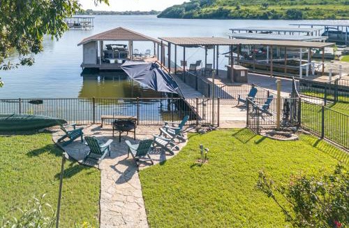 Granbury House | Luxury Lake Granbury Home: Dock, Hot Tub & Decks!