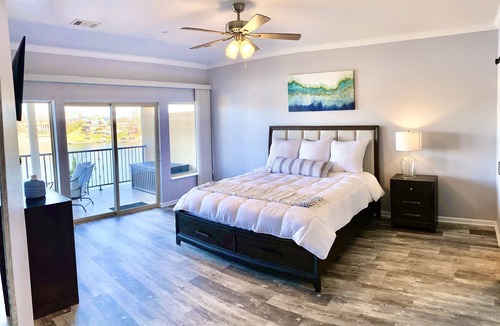 Lake Hamilton Condo | Luxury Lake Hamilton Condo w/180° Lakefront View-Main Channel, Central Location!