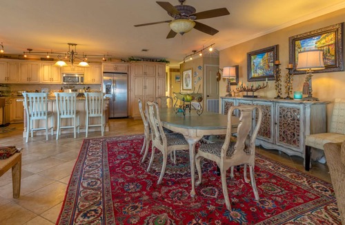 Zavalla House | Luxury Lakefront Say Rayburn Reservoir Home