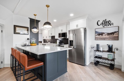 Lake Hamilton Condo | Luxury Lakefront Retreat I Pool - Hot Tub - Balcony Views
