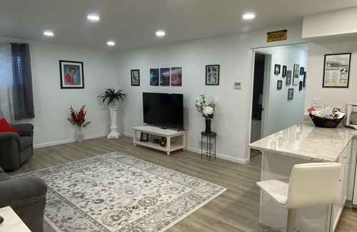 Norfolk Condo | Luxury living in quiet, upscale Norfolk neighborhood