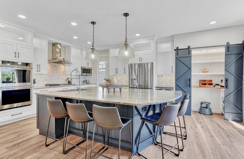 Parker House | LUXURY LIVING on OPEN SPACE and Mountain Views! 4BD|5BA|3CAR|Culdesac|30 Day Min