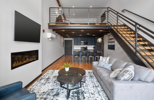 Hill City Apartment | Luxury Loft 6 Overlook Main Street
