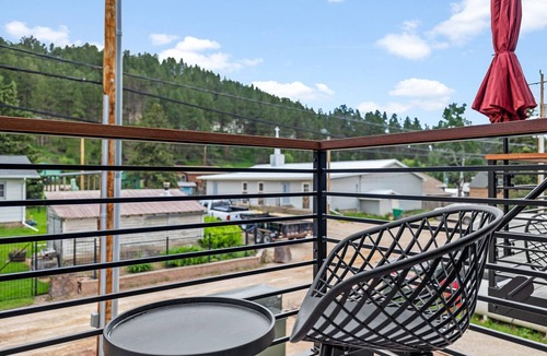 Hill City Apartment | Luxury Loft 7 Downtown Main Street