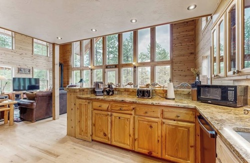 San Juan River Village Cabin | Luxury log cabin with wraparound deck and gorgeous views/Dog-Friendly