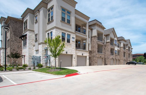 McKinney Apartment | Luxury McKinney Resort Stay with Pool, Gym & Balcony - 3317