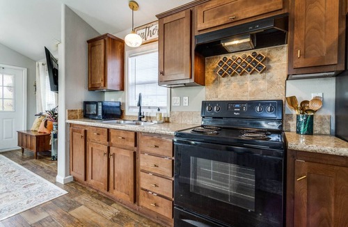 Princeton House | Luxury Micro Retreat| Spa Amenities|Fire Pit|Pet Yard