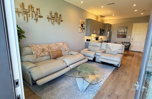 Cedars Apartment | Luxury Modern Downtown Dallas/Farmers Market