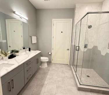 Cedars Apartment | Luxury Modern King Bed Heart Of Downtown Dallas