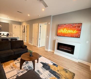 Cedars Apartment | Luxury Modern King Bed Heart Of Downtown Dallas