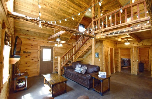 Board Camp Cabin | Luxury Mountain Cabin! ATV|Hike|Bike|Kayak|Relax