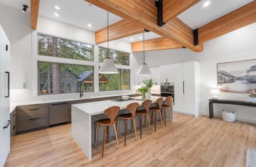 Enumclaw Ski Chalet | Luxury Mountain Getaway Near Crystal & Rainier