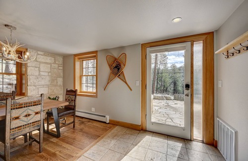 Kerr Gulch Apartment | Luxury Mountain Retreat near the lake & downtown!