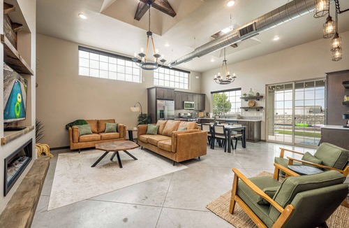 Las Cruces House | Luxury Oasis Best Location Ping Pong CoffeeBar Fireplace Grill