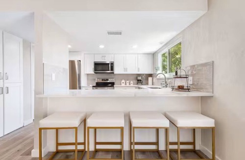 Universal City House | Luxury oasis with Hot Tub and EV Charger