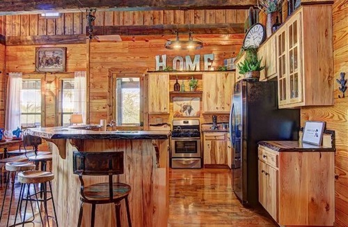New Braunfels Cabin | Luxury Ranch Cabin, Near Comal & Guadalupe River Floating, Pool & Hot Tub