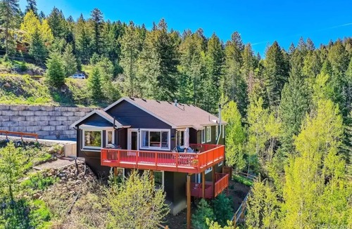 Morrison House | Luxury Red Rocks w/Firepit, BBQ & NEW Hottub