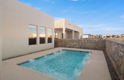 Biggs Field House | Luxury Retreat Huge Hot Tub/Pool! No Hidden Fees