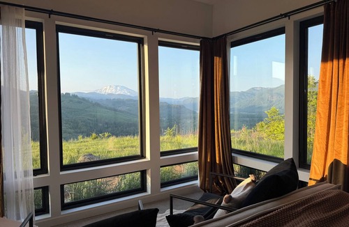 Ariel House | Luxury Ridge Retreat, Mt. St. Helens Views, Lake Access