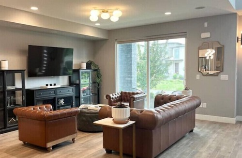 Dupont House | Luxury Rooftop Patio Home - Mountain & City View’s
