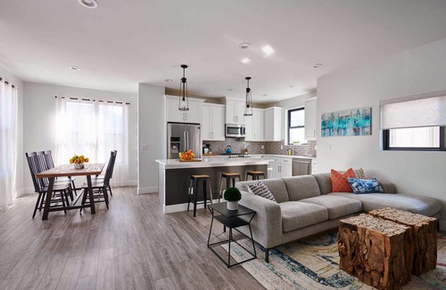 Littleton House | Luxury Rowhome 🏔 Mountain Views Littleton Main St