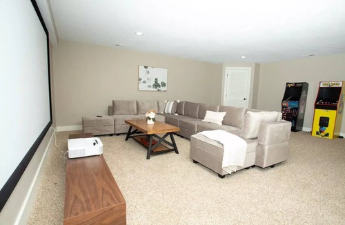 Gretna House | Luxury Spa and Wellness Retreat near Outlet Mall!