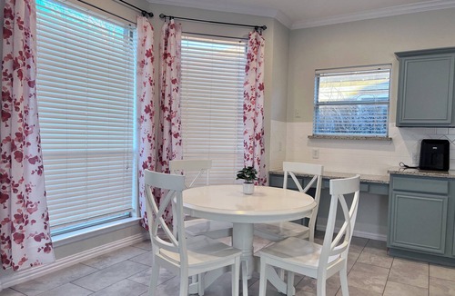 McKinney House | Luxury Spacious 4-BR Retreat with Pool Table, BBQ, and sleep 18