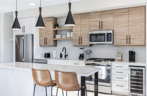 City Park West Apartment | Luxury Spacious Apt, Gym, Spa, Garage & DT Views
