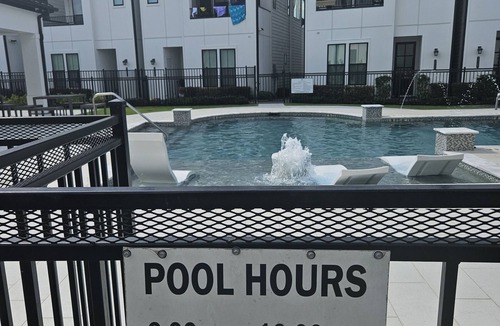 South Main Apartment | Luxury studio with AC, WiFi in wonderful Houston