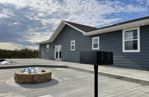 Mystic House | Luxury Suite on Beautiful Rathbun Lake!