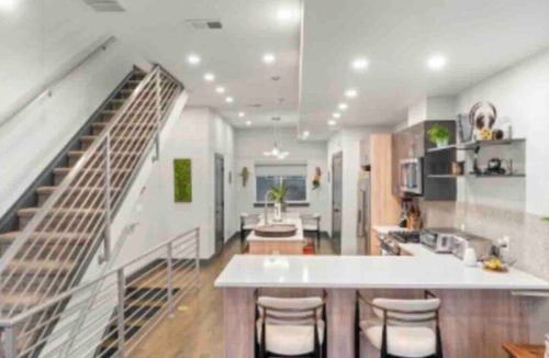 West Colfax House | Luxury Townhouse w/Rooftop Hot Tub & Mountain Views