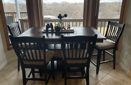 Hermiston House | Luxury Umatilla Riverfront Estate 4BR Retreat Fishing Game Lounge